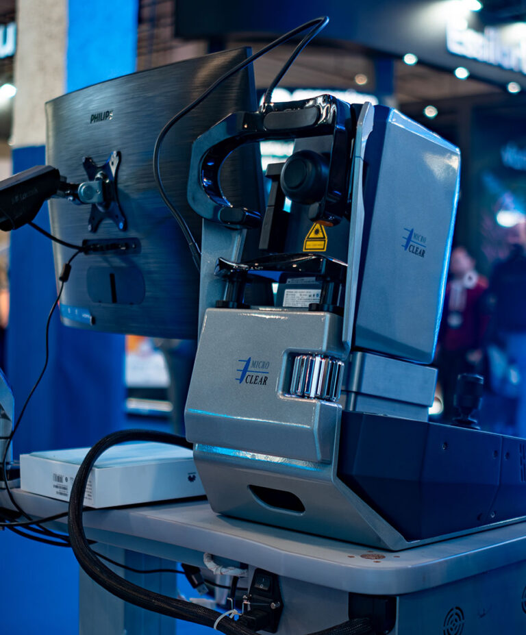 Sky OCT Multimodal UWF, da marca MICROCLEAR