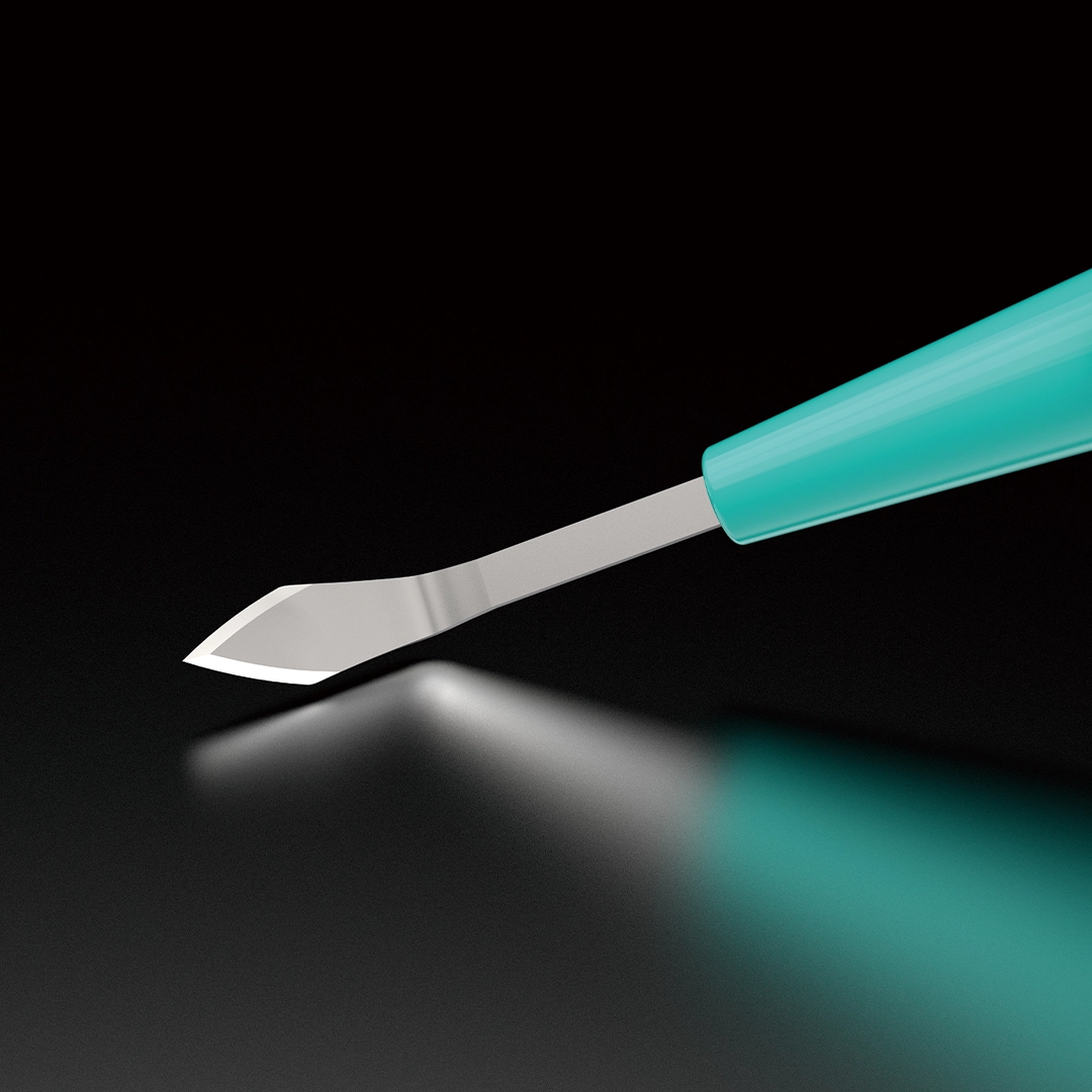 02_slit_knife_tip_closeup